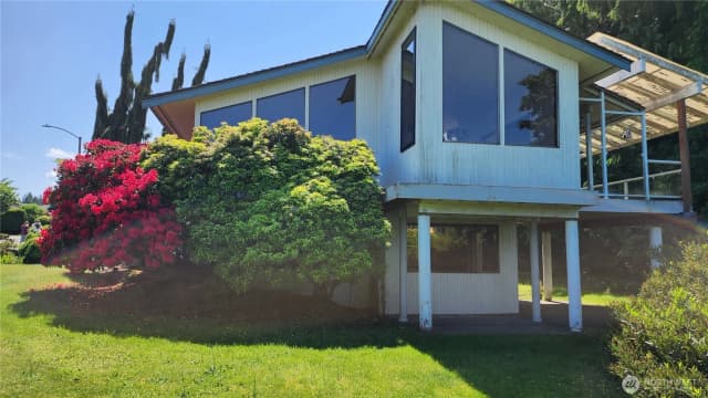 Property photo for 10622 44 Avenue Se, Everett photo 2