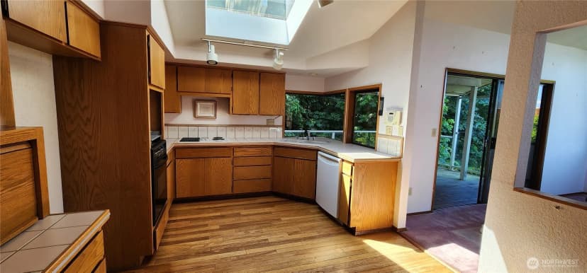 Property photo for 10622 44 Avenue Se, Everett photo 17