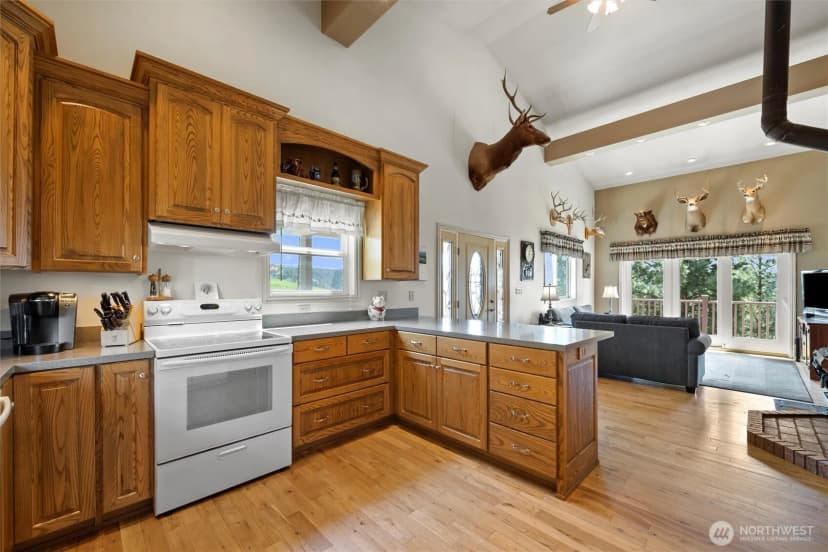 Property photo for 6379 Lewis Peak Road, Waitsburg photo 7