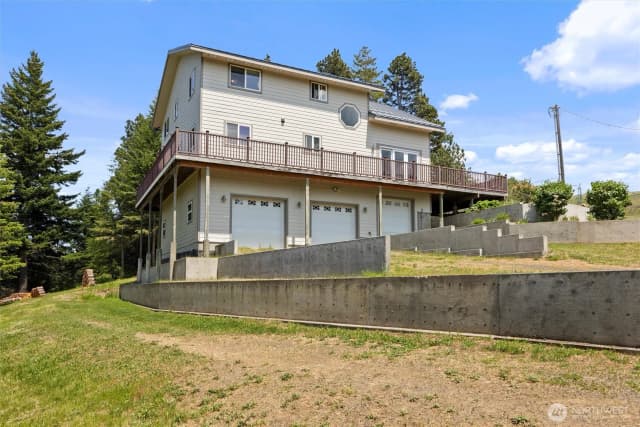Property photo for 6379 Lewis Peak Road, Waitsburg photo 3