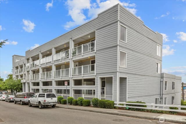 Property photo for 3318 30th Avenue Sw #b402, Seattle, Washington 98126