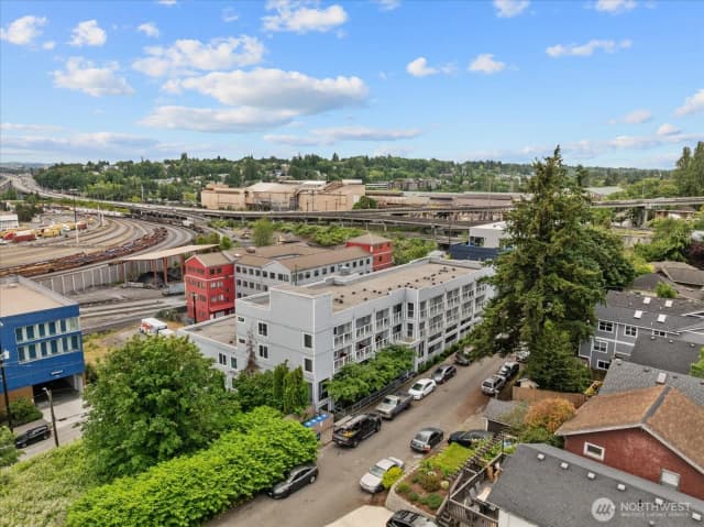 Property photo for 3318 30th Avenue Sw #b402, Seattle photo 2