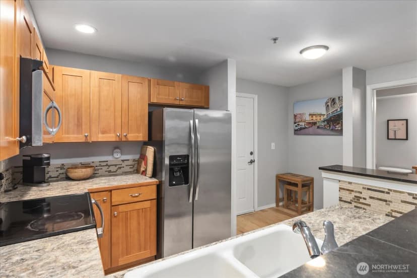 Property photo for 3318 30th Avenue Sw #b402, Seattle photo 11