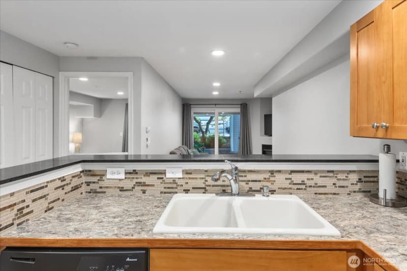 Property photo for 3318 30th Avenue Sw #b402, Seattle photo 10