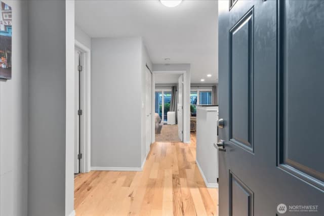 Property photo for 3318 30th Avenue Sw #b402, Seattle photo 4