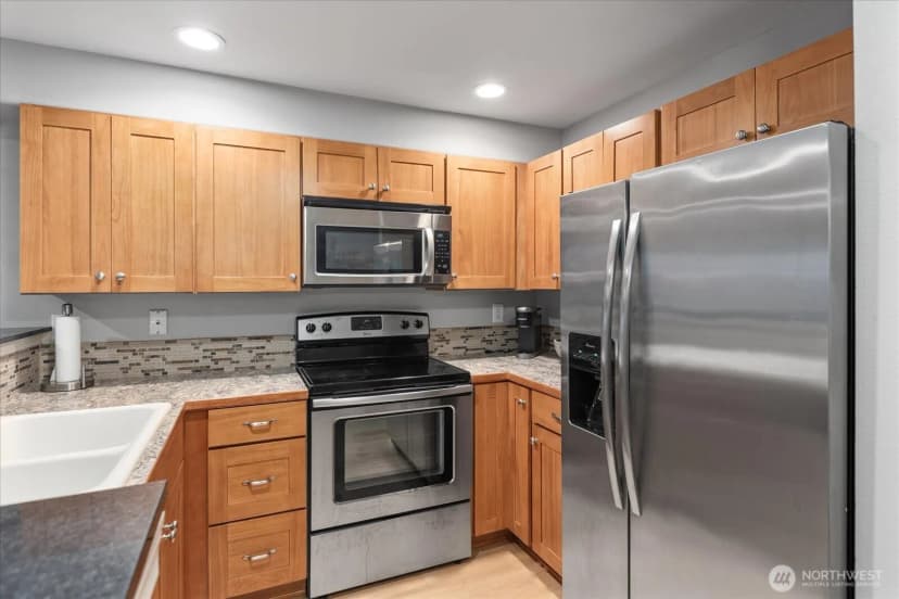 Property photo for 3318 30th Avenue Sw #b402, Seattle photo 9