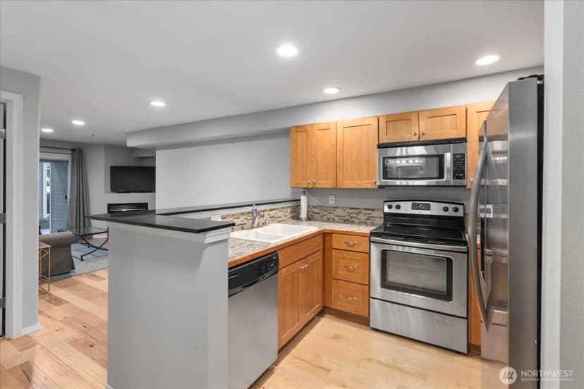 Property photo for 3318 30th Avenue Sw #b402, Seattle photo 8