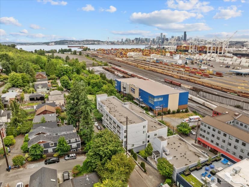 Property photo for 3318 30th Avenue Sw #b402, Seattle photo 31