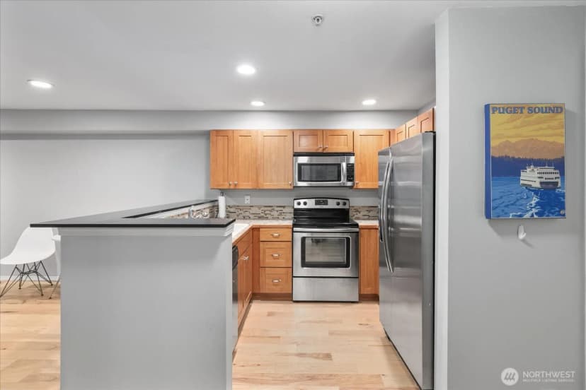 Property photo for 3318 30th Avenue Sw #b402, Seattle photo 12