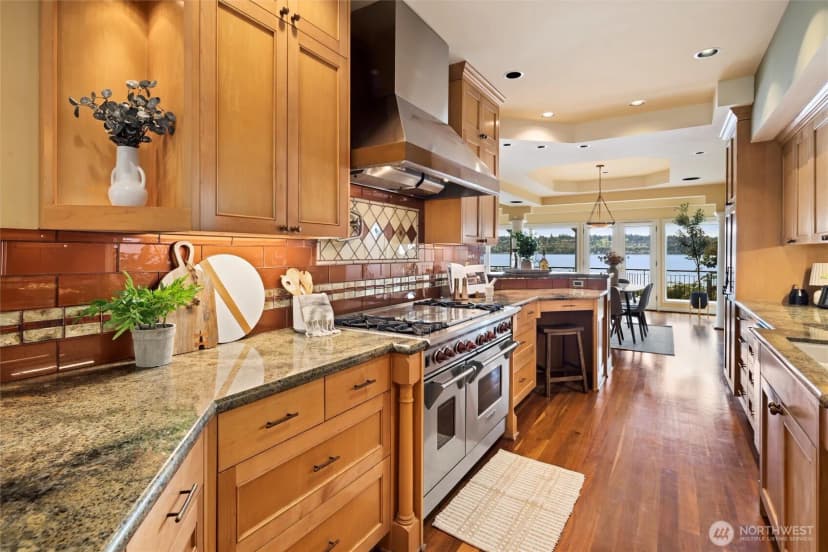 Property photo for 11047 Champagne Point Road Ne, Kirkland photo 15