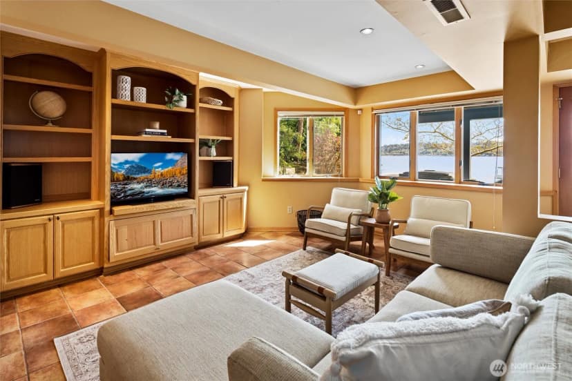 Property photo for 11047 Champagne Point Road Ne, Kirkland photo 29
