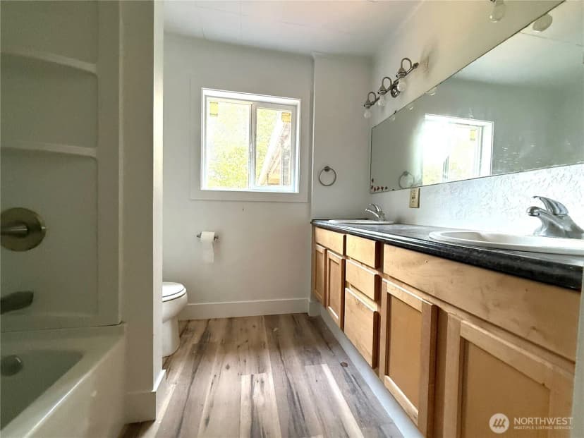 Property photo for 1627 Se Holman Road, Port Orchard photo 8