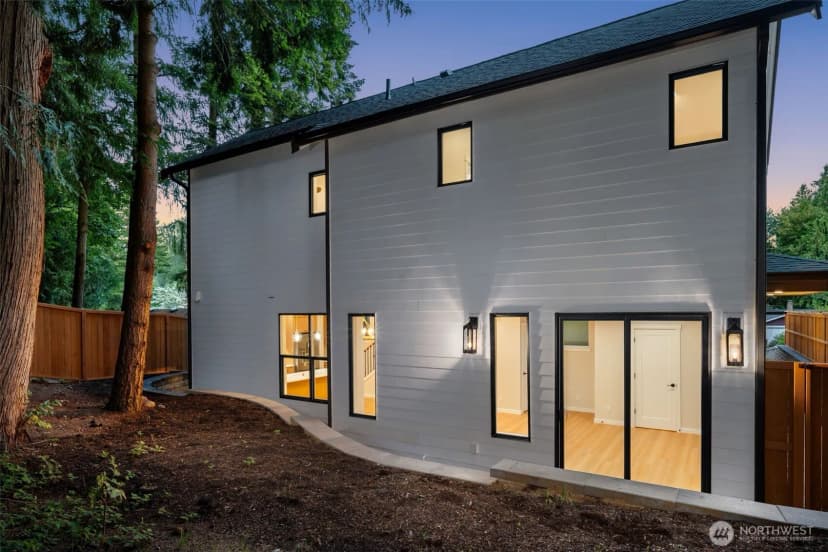 Property photo for 10602 Ne 137th Place, Kirkland photo 2