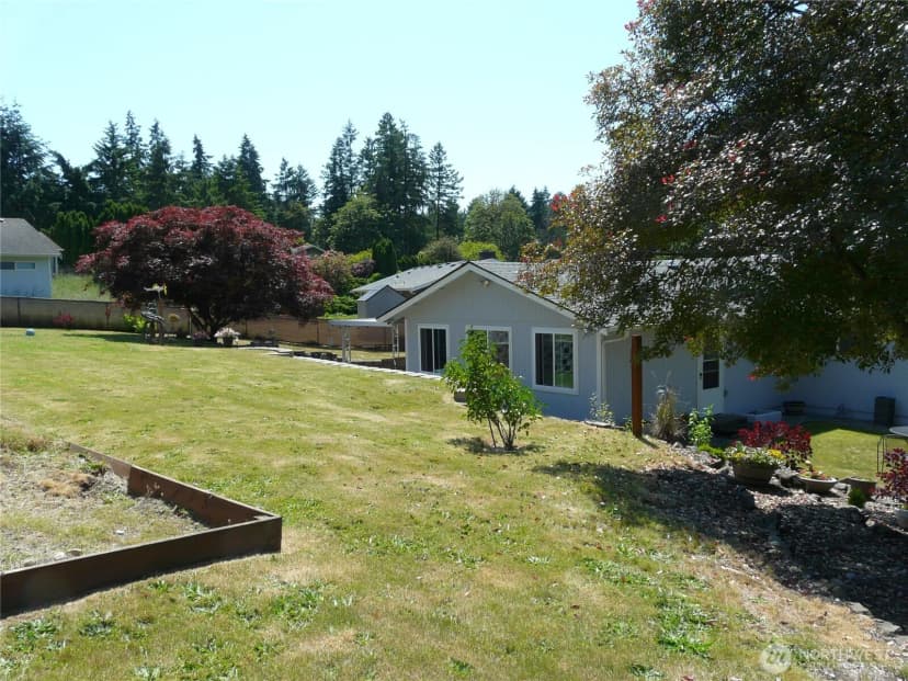 Property photo for 107 Candlewyck Drive W, Lakewood photo 38