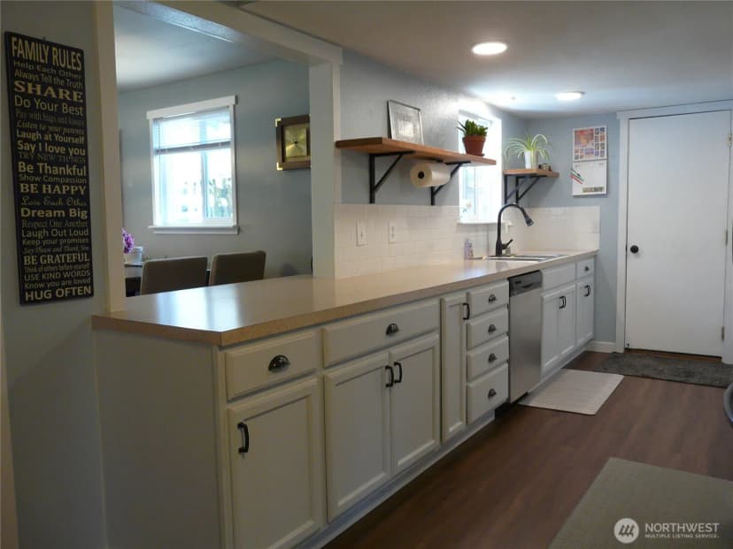 Property photo for 107 Candlewyck Drive W, Lakewood photo 14