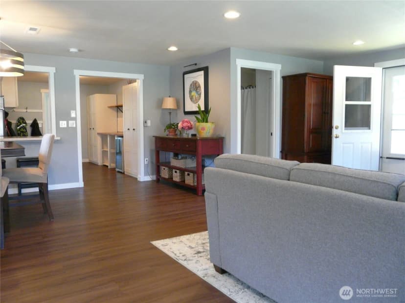 Property photo for 107 Candlewyck Drive W, Lakewood photo 24