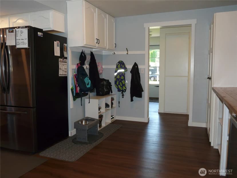 Property photo for 107 Candlewyck Drive W, Lakewood photo 13