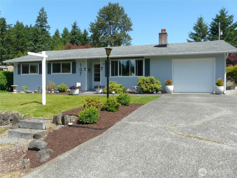Property photo for 107 Candlewyck Drive W, Lakewood
