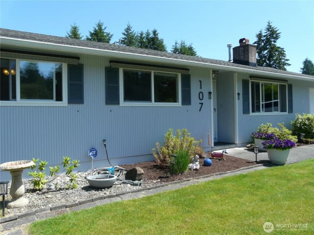 Property photo for 107 Candlewyck Drive W, Lakewood photo 2