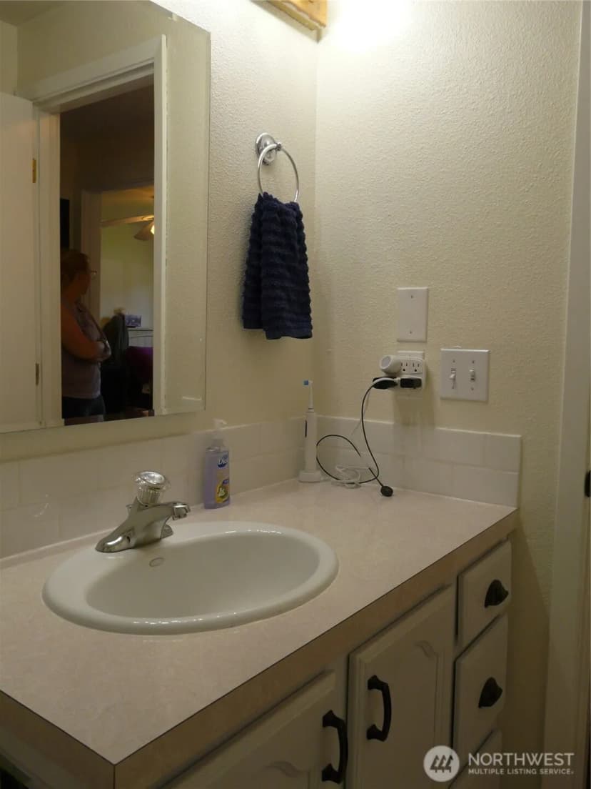 Property photo for 107 Candlewyck Drive W, Lakewood photo 33
