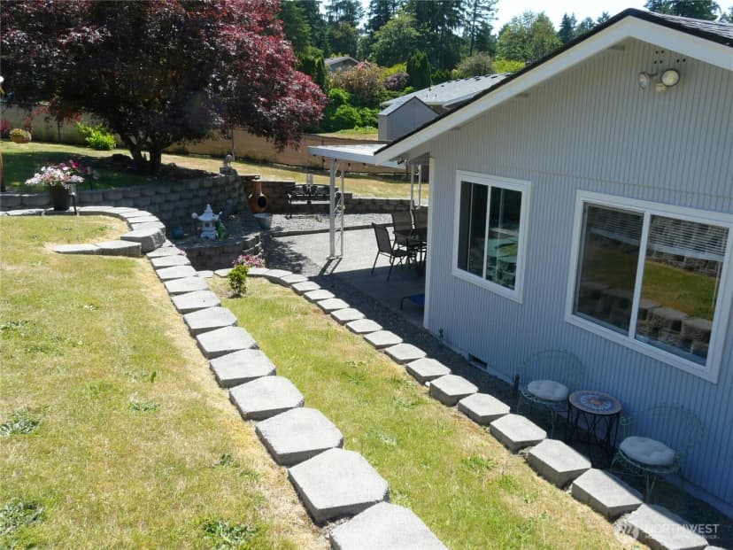 Property photo for 107 Candlewyck Drive W, Lakewood photo 35