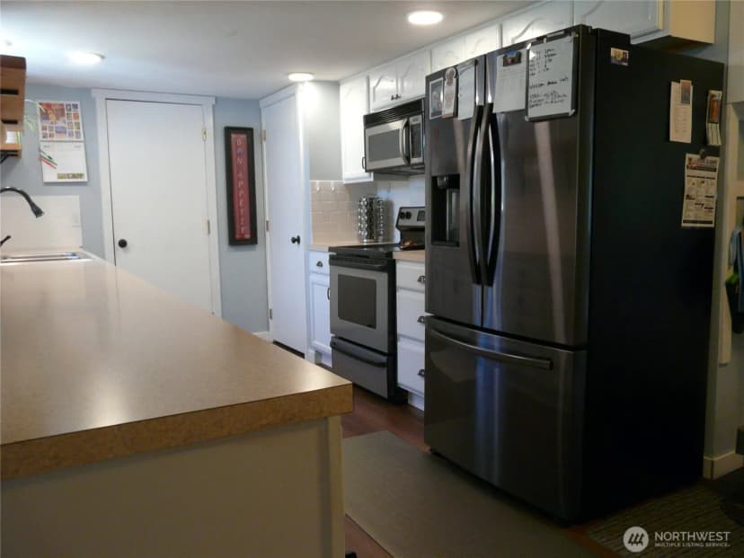 Property photo for 107 Candlewyck Drive W, Lakewood photo 16