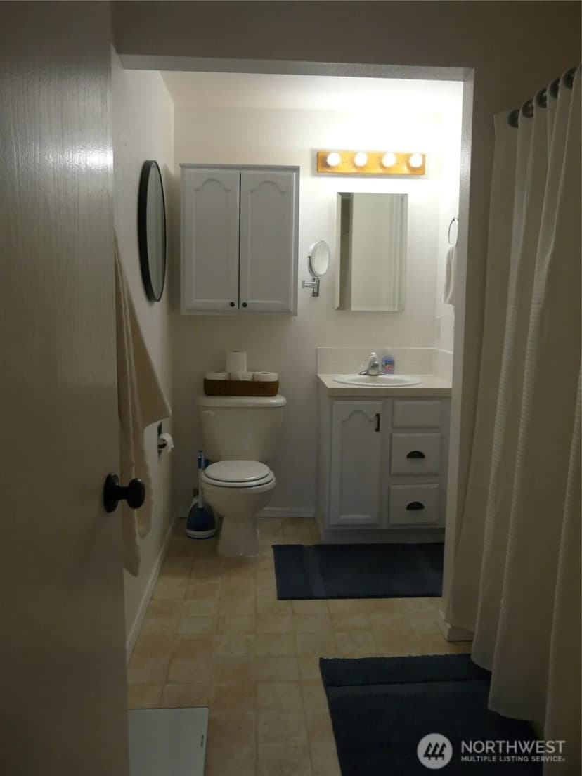 Property photo for 107 Candlewyck Drive W, Lakewood photo 27