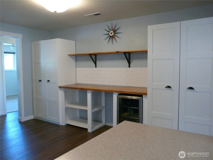 Property photo for 107 Candlewyck Drive W, Lakewood photo 9