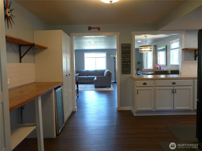 Property photo for 107 Candlewyck Drive W, Lakewood photo 8