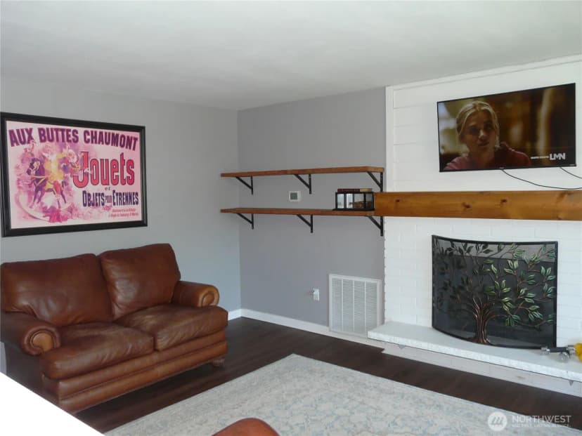 Property photo for 107 Candlewyck Drive W, Lakewood photo 4