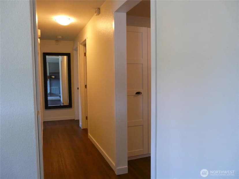Property photo for 107 Candlewyck Drive W, Lakewood photo 7