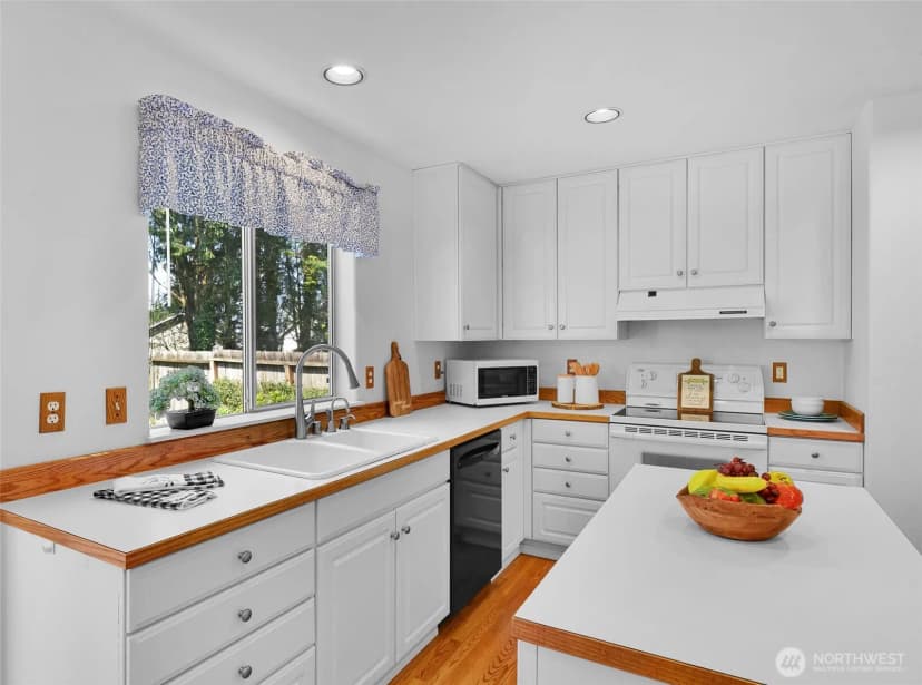 Property photo for 15124 55th Drive Se, Everett photo 11