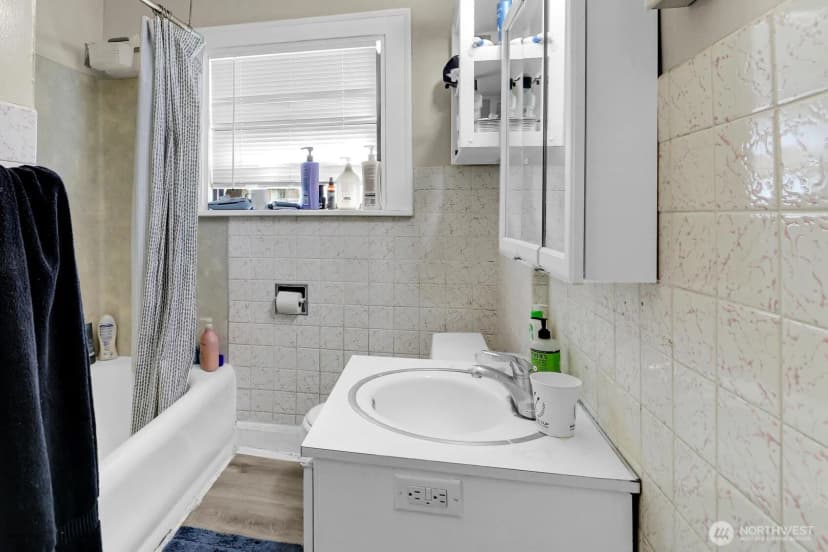 Property photo for 5745 25th Avenue Ne, Seattle photo 8