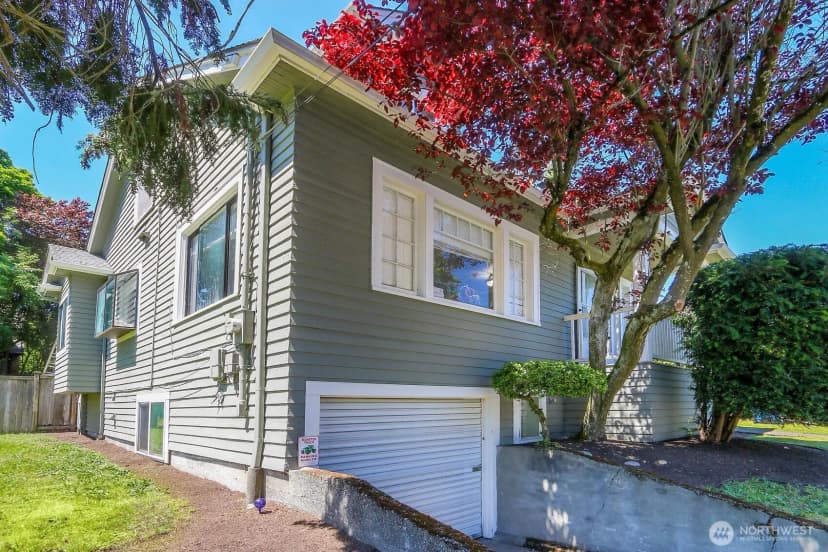 Property photo for 5745 25th Avenue Ne, Seattle photo 3