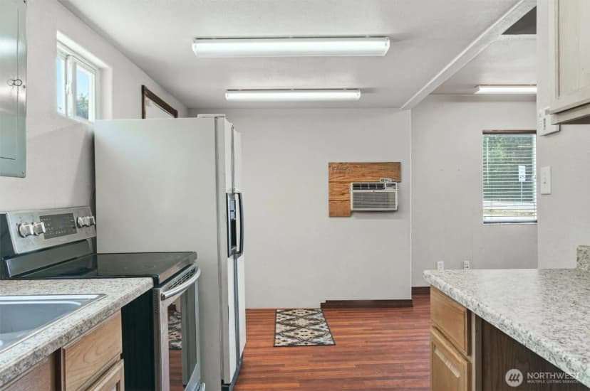 Property photo for 325 E State Route 4, Cathlamet photo 15