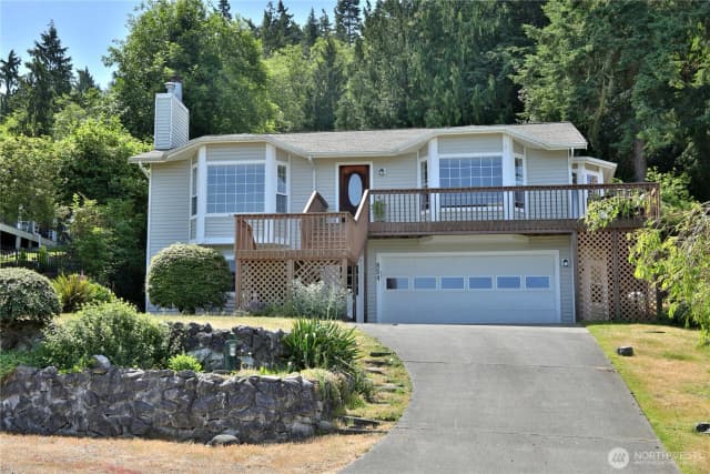 Property photo for 854 Blue Spruce Place, Oak Harbor photo 2