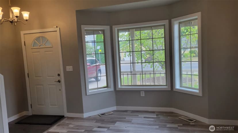 Property photo for 215 Sparks Drive, Kelso photo 3