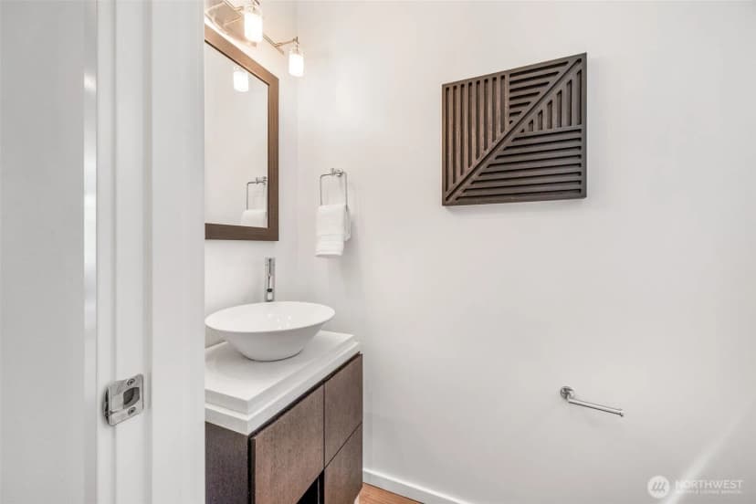 Property photo for 203 20th Avenue E, Seattle photo 11