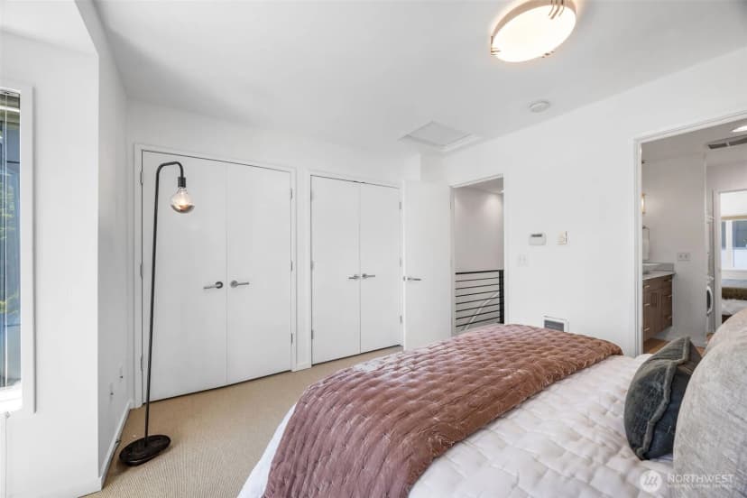Property photo for 203 20th Avenue E, Seattle photo 16