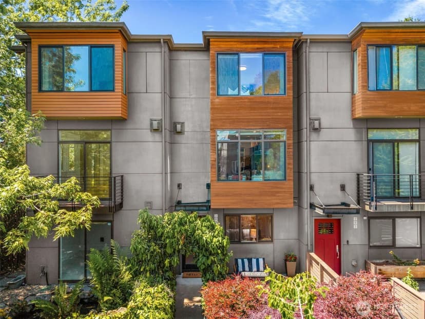 Property photo for 203 20th Avenue E, Seattle