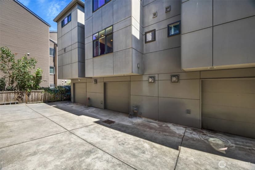 Property photo for 203 20th Avenue E, Seattle photo 21