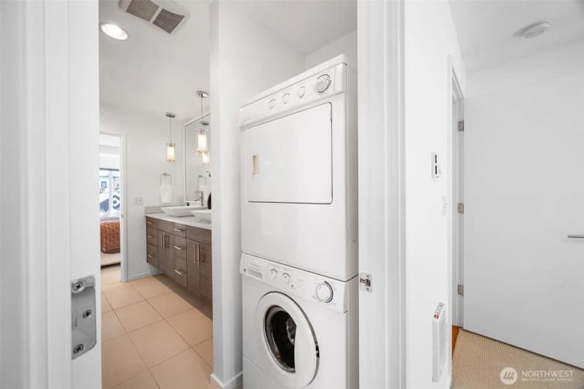 Property photo for 203 20th Avenue E, Seattle photo 17
