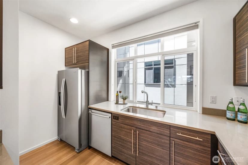 Property photo for 203 20th Avenue E, Seattle photo 10
