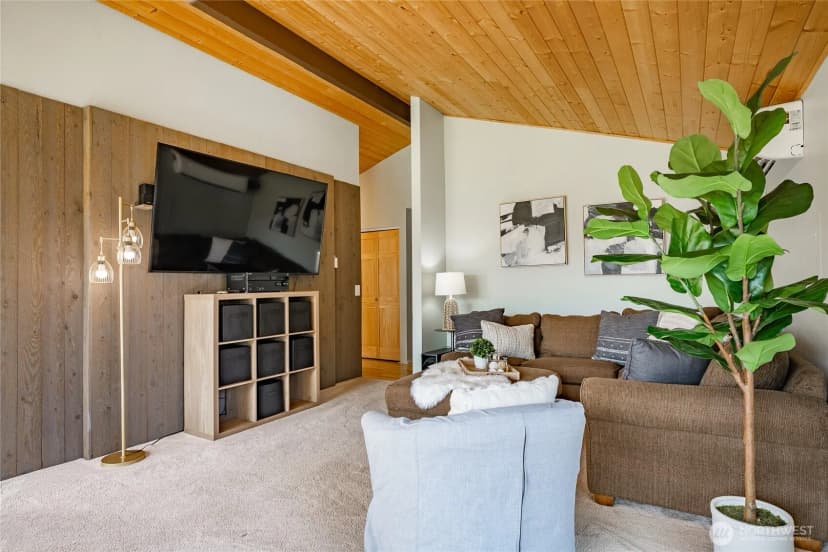 Property photo for 8380 Grouse Crescent Drive, Blaine photo 12