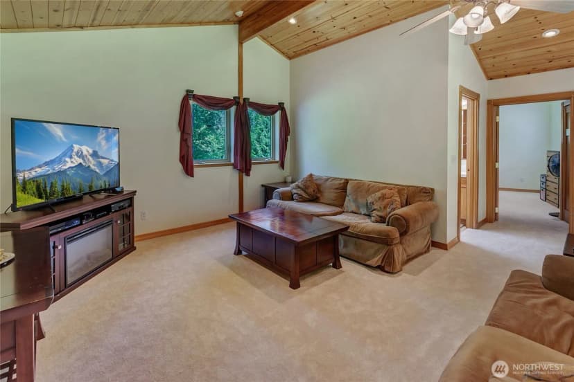 Property photo for 31520 94th Avenue E, Eatonville photo 16