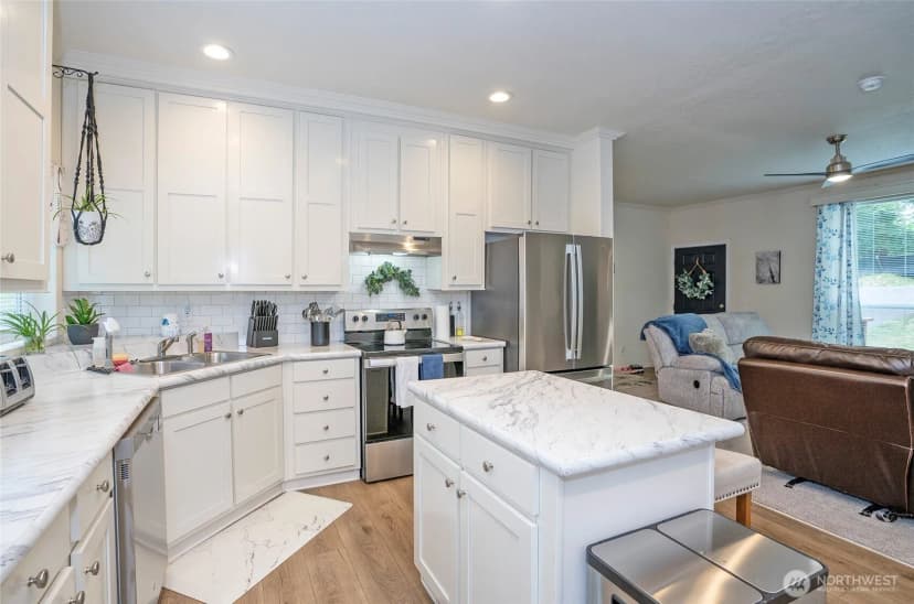 Property photo for 170 E Soundview Drive E, Shelton photo 11