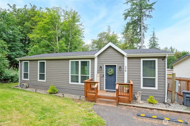 Property photo for 170 E Soundview Drive E, Shelton