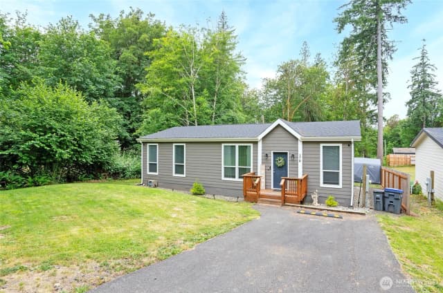 Property photo for 170 E Soundview Drive E, Shelton photo 2