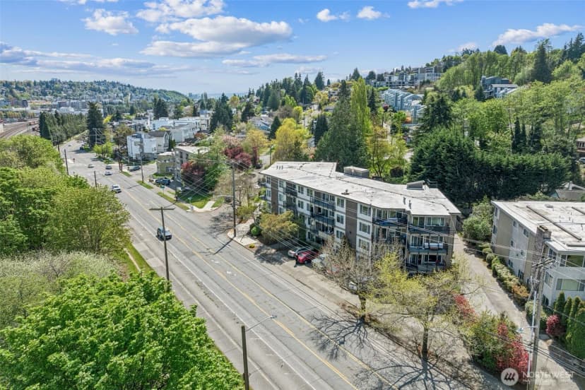 Property photo for 4051 Gilman Avenue W, Seattle photo 6