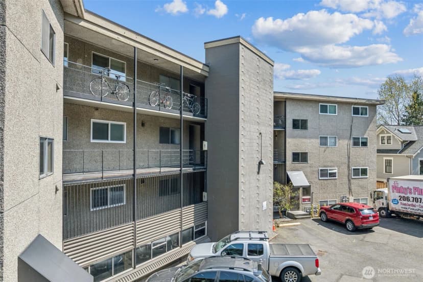 Property photo for 4051 Gilman Avenue W, Seattle photo 13